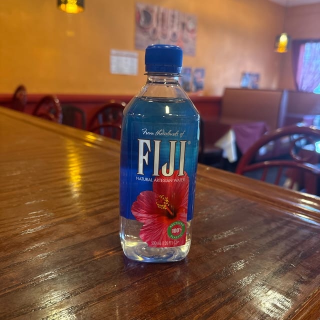 Fiji Water (500ml).
