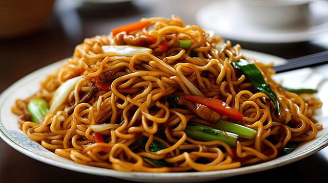 Chow Mein (Noodles).